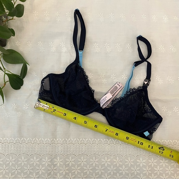 Navy Victoria’s Secret unlined Demi with contrasting straps in 32B - Picture 2 of 5